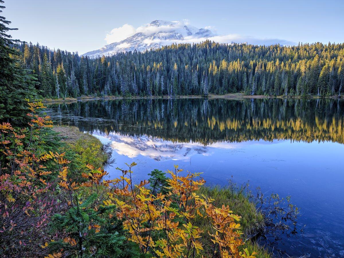Fall colors around Reflection Lake